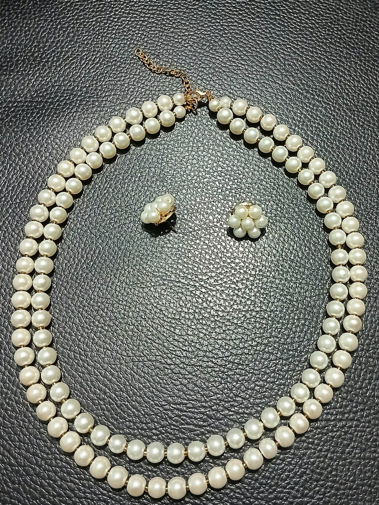 Multilayer Pearl Necklace Set With Earrings - Image 3