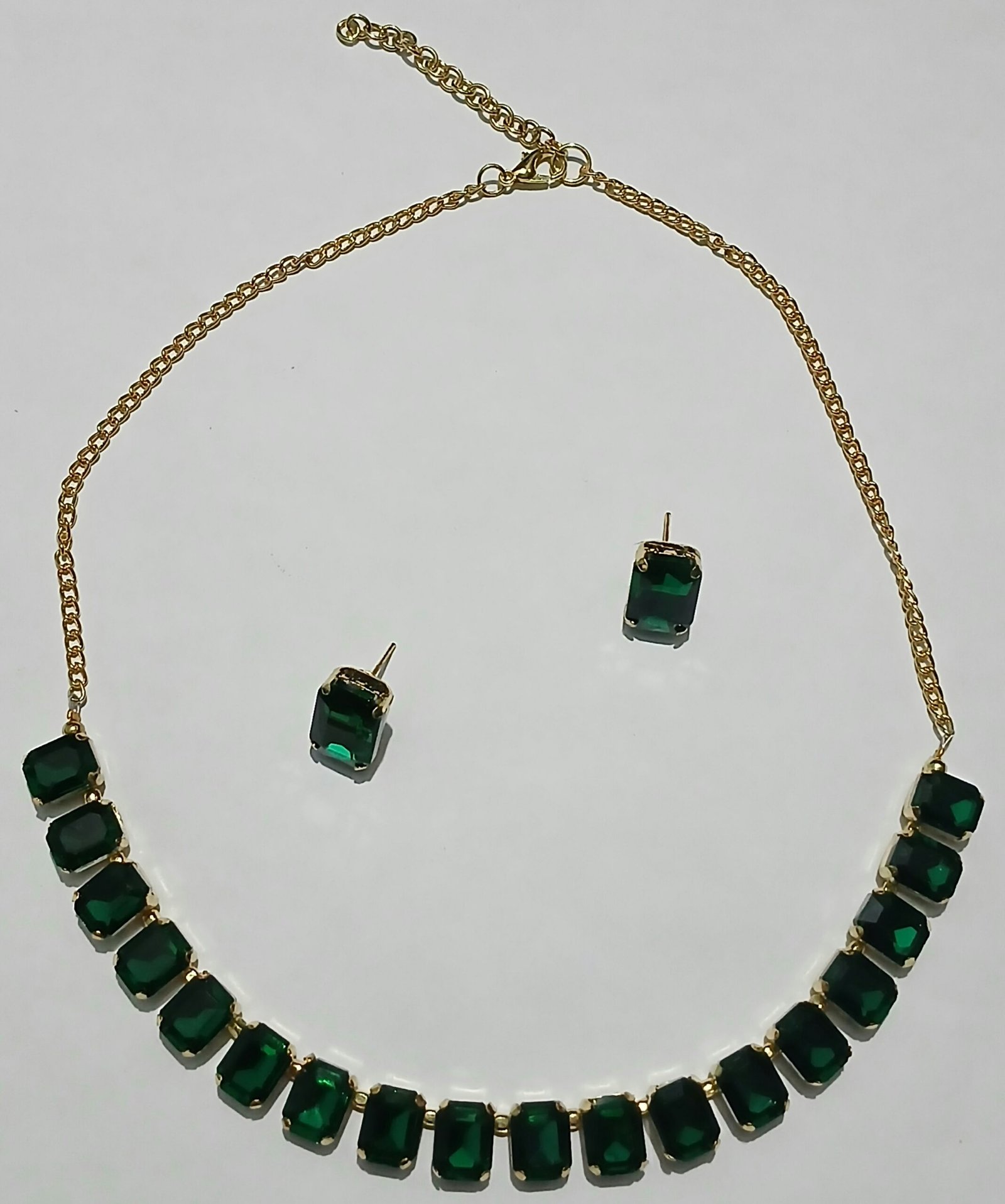 Single-Line Emerald Necklace Set With Earrings - Image 4